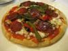 Gluteeniton salami-pizza La Casa Del Parmigiano -ravintolassa @ Puerto del Carmen, Lanzarote.