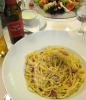 Gluteeniton spagetti carbonara sekä Damm Daura -olut La Casa Del Parmigiano -ravintolassa @ Puerto del Carmen, Lanzarote.