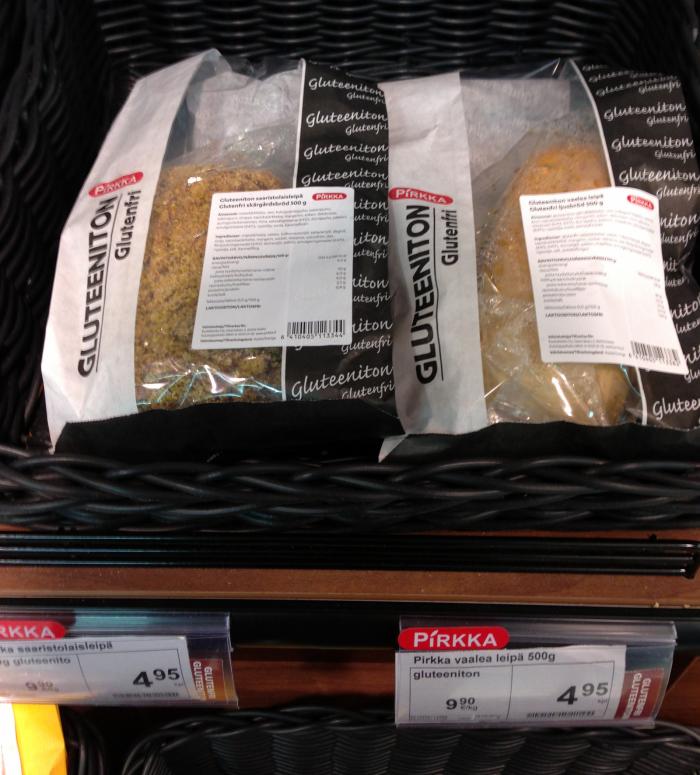 Kaupasta löytyy myös paikan päällä paistettuja gluteenittomia leipiä.