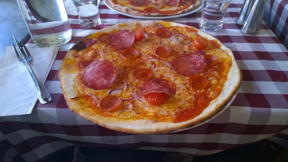 Da Peppe -ravintolan gluteeniton pizza oli jopa suurempi kuin tavallinen pizza.