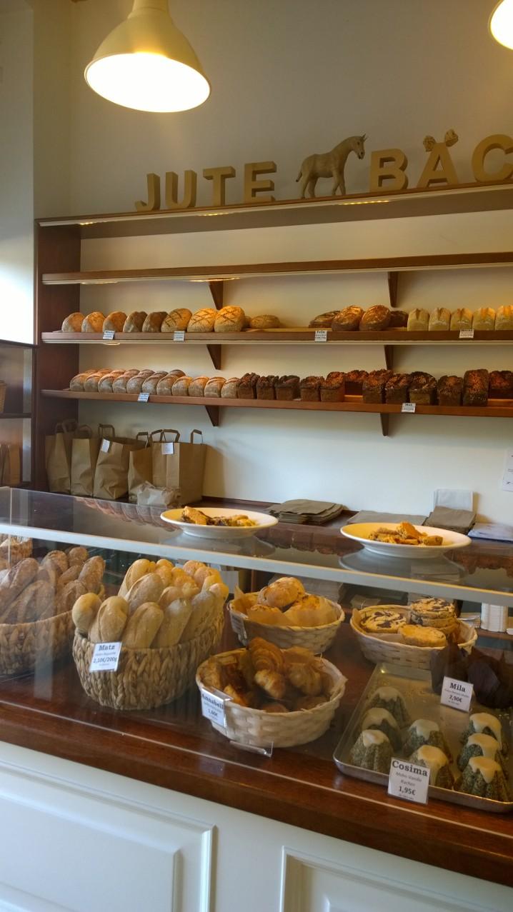 Jute Bäckerei -leipomossa on runsas valikoima gluteenittomia leipiä.