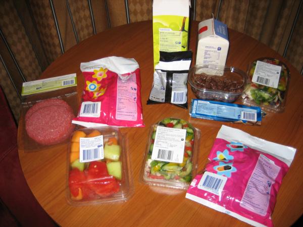 Albert Heijn gluteenittomia herkkuja Hollannissa. Paikallinen kauppaketju merkkaa jopa maidon ja mehut gluteenittomiksi! Valikoima oli ylitsevuotavainen.