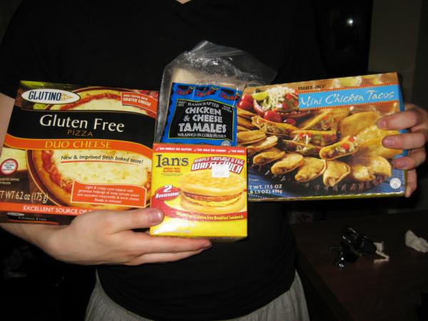 New Jerseyn Trader's Joelta ja Whole Foodsista ostettua gluteenitonta: pitsa, vohvelipurilainen, kana-juusto-tamalit sekä kanatäytteiset tacot. Kaikki oli todella herkullisia!
