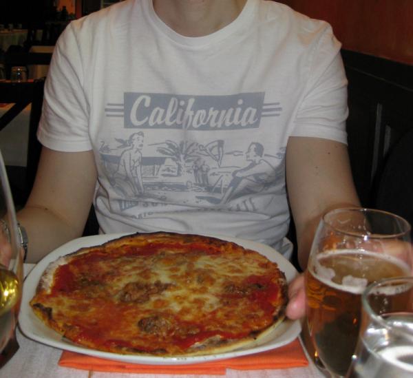 Tonnikalapizza ilman gluteenia @ La Soffitta Renovatio, Rooma.