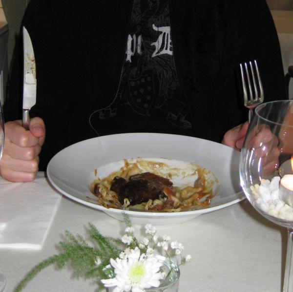 Oli niin hyv, ettei tajunnut heti ottaa kuvaa. Siin oli kuitenkin mureaa vasikkaa pottumuusin ja parsan kera HANSEN restaurantissa @ Brno, Tsekki