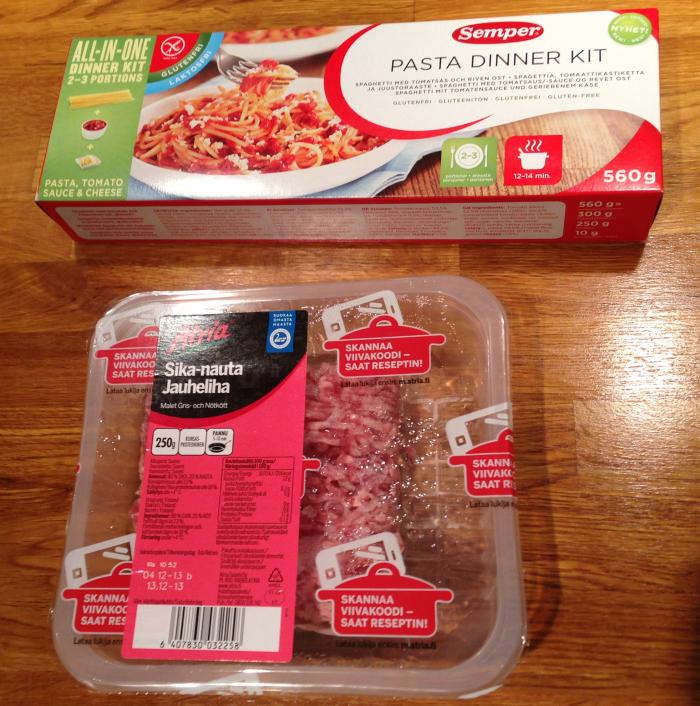 Pasta Dinner Kittiin voi list mys pienen paketin jauhelihaa. Kuvassa 250 grammaa Atrian sika-nautaa.