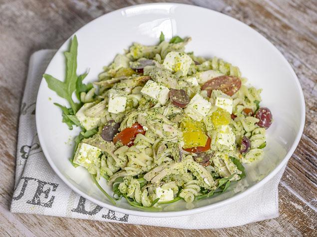Gluteeniton pastasalaatti Hellapoliisin ohjeella