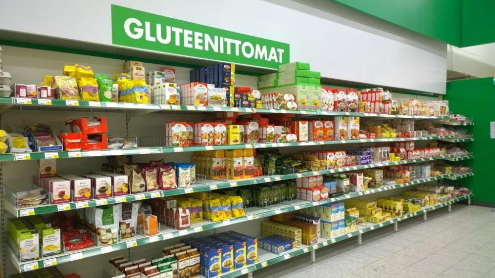 Kuopion Prismassa gluteenittomat tuotteet ovat omassa hyllyssään.