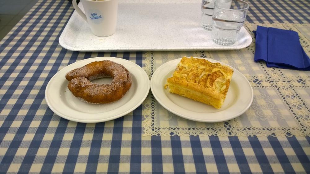 Raatteen Portin Lottakanttiini myy todella kuohkeita gluteenittomia munkkeja ja omenapiirakkaa