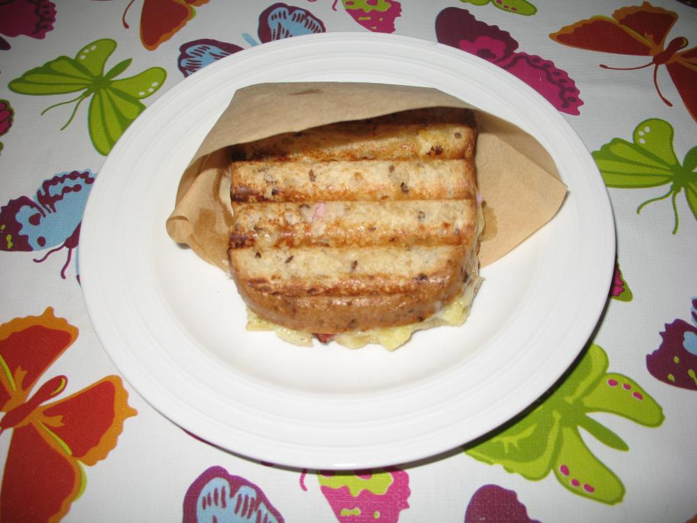 Kinkkujuusto Toasti Schrin Flerkorn tuoreleivst.