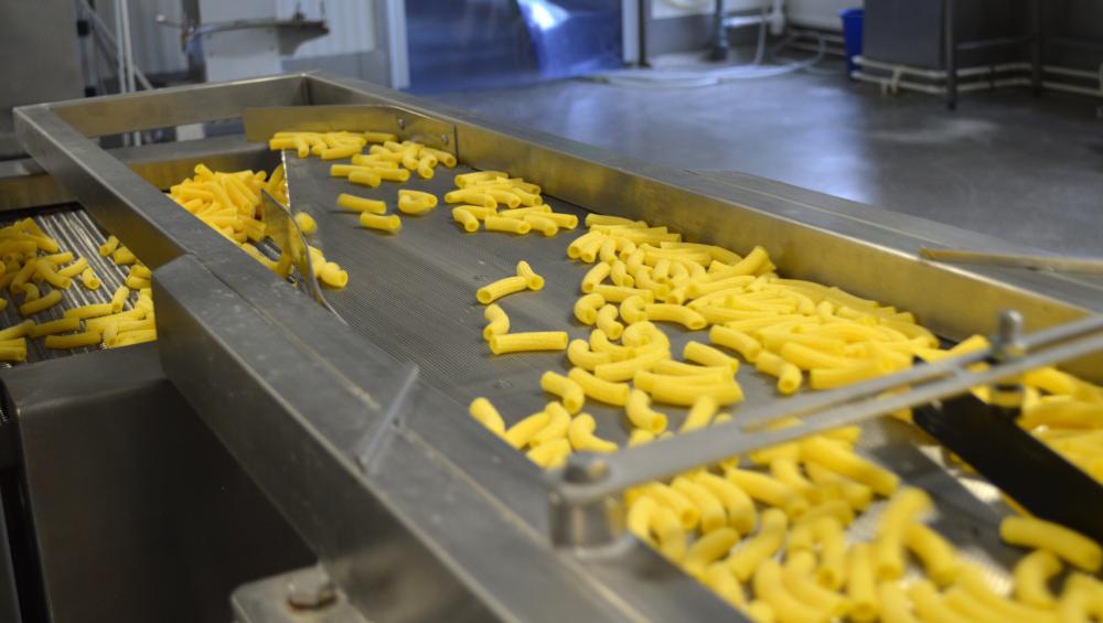 Rigatoni-tuorepasta on saanut muotonsa.