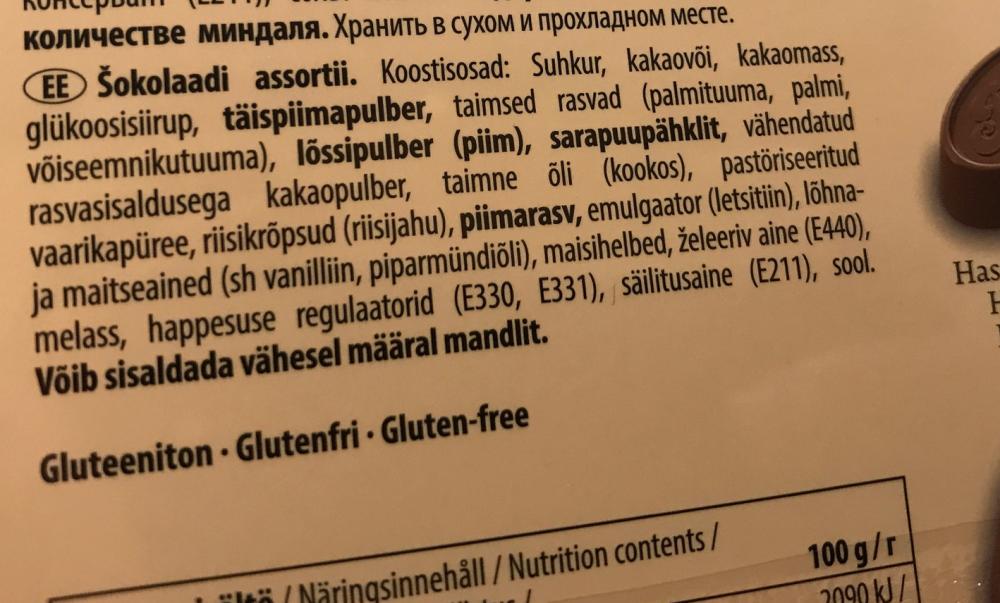 Mukava ylltys: Pandan juhlapydn konvehteihin ilmestynyt Gluteeniton-teksti.