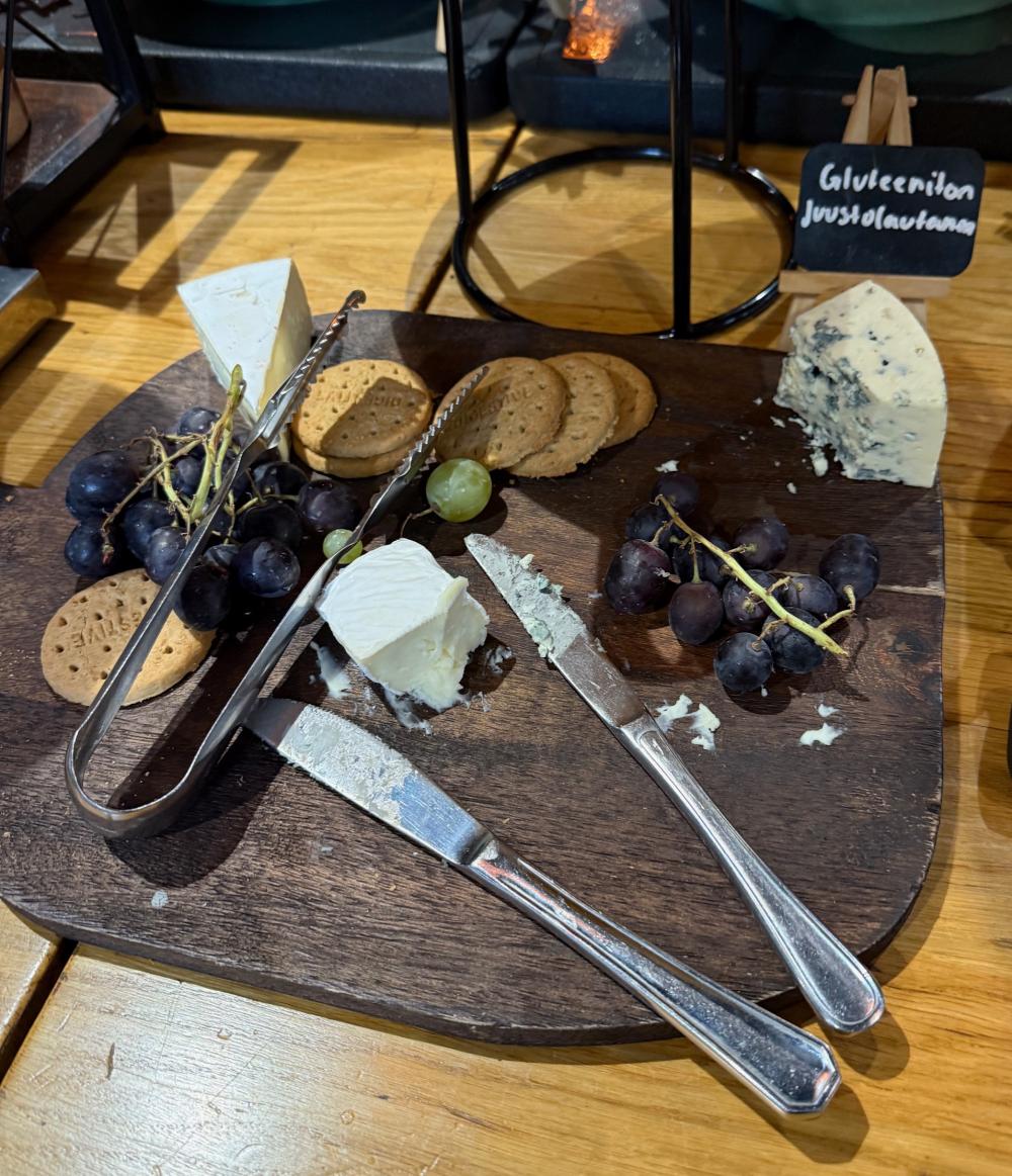 Satama Bar &amp; Bistro ja gluteeniton juustolautanen