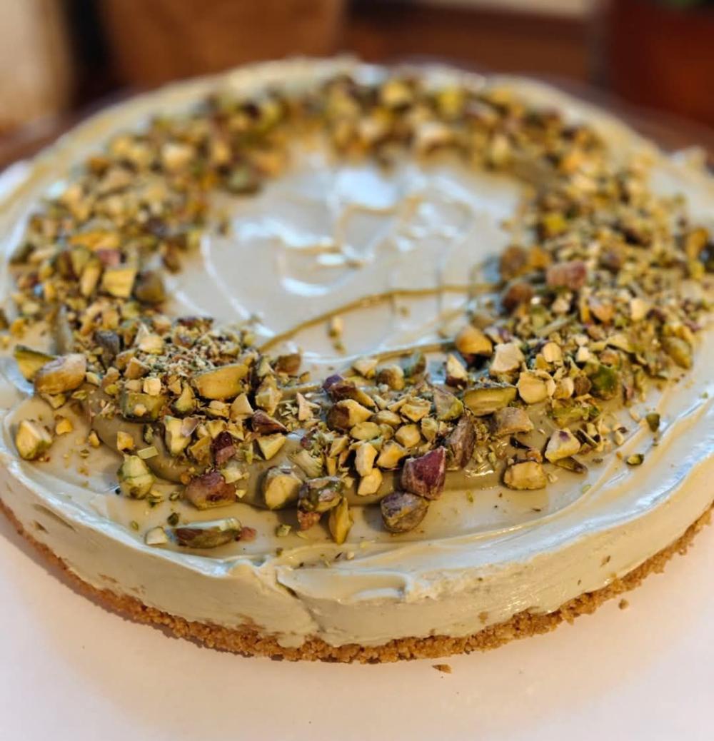 Gluteeniton ja liivatteeton pistaasijuustokakku